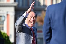 「義母と娘のブルース 2020年謹賀新年スペシャル」よりぼんちおさむの出演シーン。