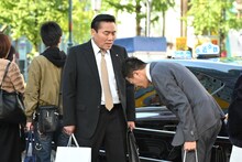 「義母と娘のブルース 2020年謹賀新年スペシャル」よりトミーズ雅の出演シーン。