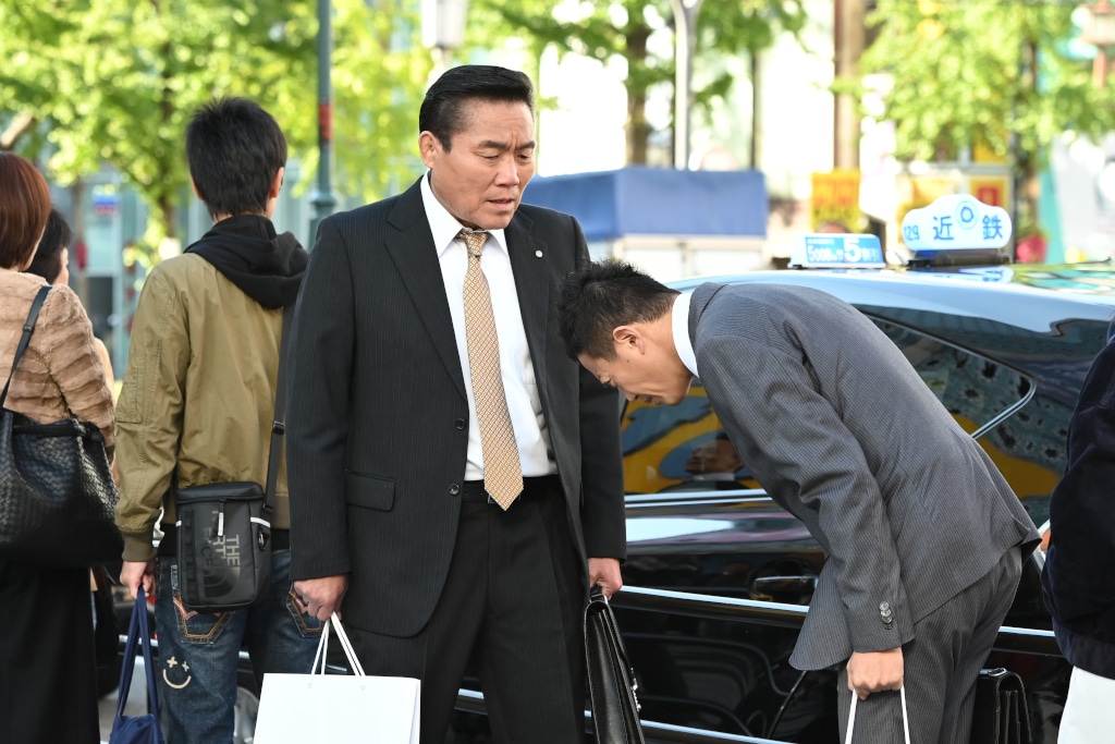 「義母と娘のブルース 2020年謹賀新年スペシャル」よりトミーズ雅の出演シーン。
