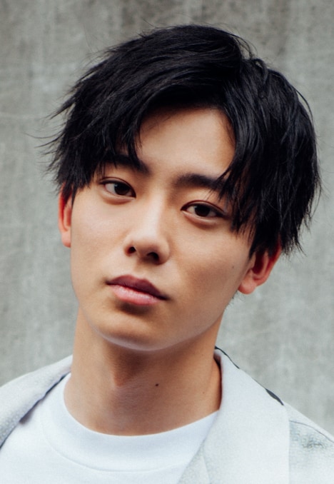 興梠健一役の井上祐貴。