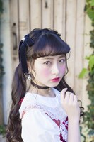 パールレースチョーカーの着用イメージ。