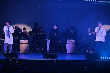 左からヒュトギン役のバトリ勝悟、アイムおよびシトリー役の関根明良、フラウロス役の宮下栄治。