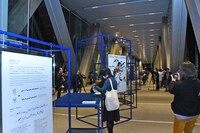 「東京2020 公式アートポスター展」の様子。