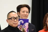 奥が荒木飛呂彦、手前が佐藤卓。