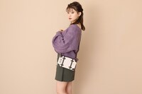 ロシアモデルのショルダーマルチケースの使用イメージ。