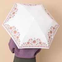 ロシアモデルの折り畳み傘の使用イメージ。