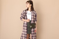 イギリスモデルのショルダーマルチケースの使用イメージ。