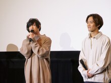 左から斉藤壮馬、小野賢章。