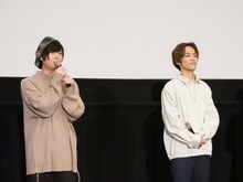 左から斉藤壮馬、小野賢章。