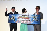 山野井創アニメーションプロデューサーの笑顔のぎこちなさに爆笑する佐倉綾音。