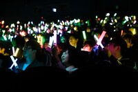 劇場版「新幹線変形ロボ シンカリオン 未来からきた神速のALFA-X」応援上映の様子。 (c)プロジェクト シンカリオン・JR-HECWK/超進化研究所・The Movie