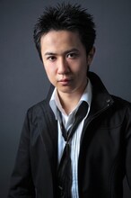 青山役の杉田智和。