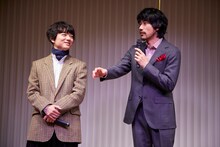 完成報告記者会見の様子。左から染谷将太、松山ケンイチ。