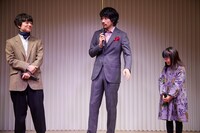 完成報告記者会見の様子。