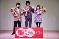 完成報告記者会見の様子。