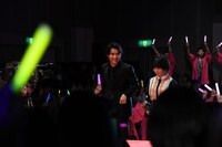 左から山崎賢人、高畑充希。