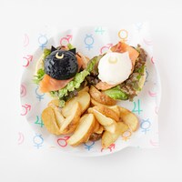 「ボリューム満点ルナとアルテミスのエッグベネディクト」