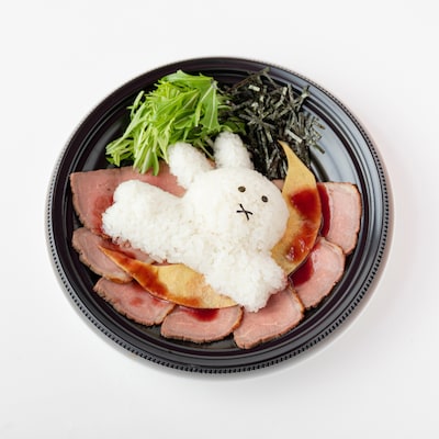「月野家自慢のうさぎローストビーフ丼」