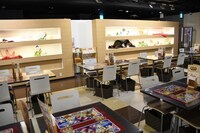 「『スレイヤーズ』～かふぇ 竜越亭（どらまたてい）」店内の様子。