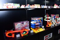 TVアニメ「トミカ絆合体 アースグランナー」製作発表会の場内展示の様子。