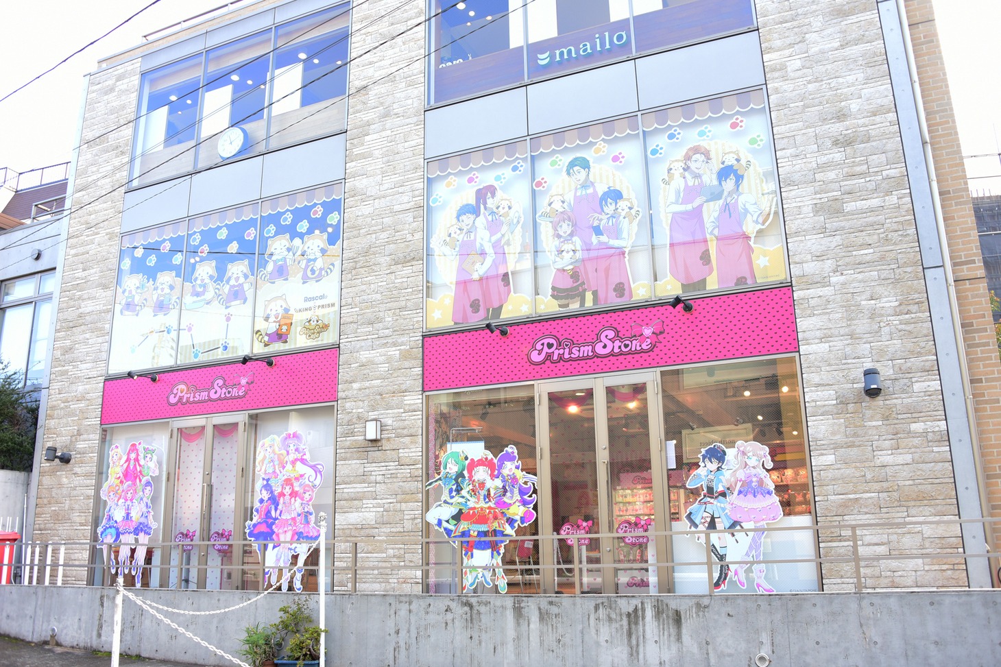 AMO CAFE原宿店の外観。