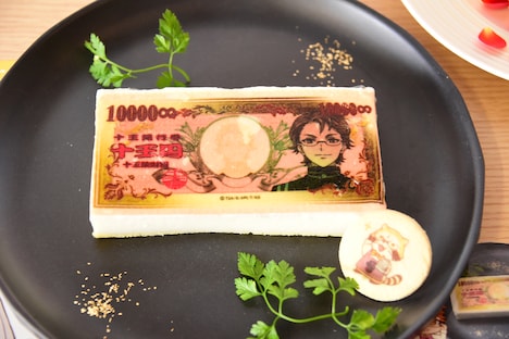 「十王円札ケーキ」。サイズが大きいので、シェアするのもおすすめだ。