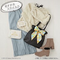 デイリーバッグやポーチの使用イメージ。