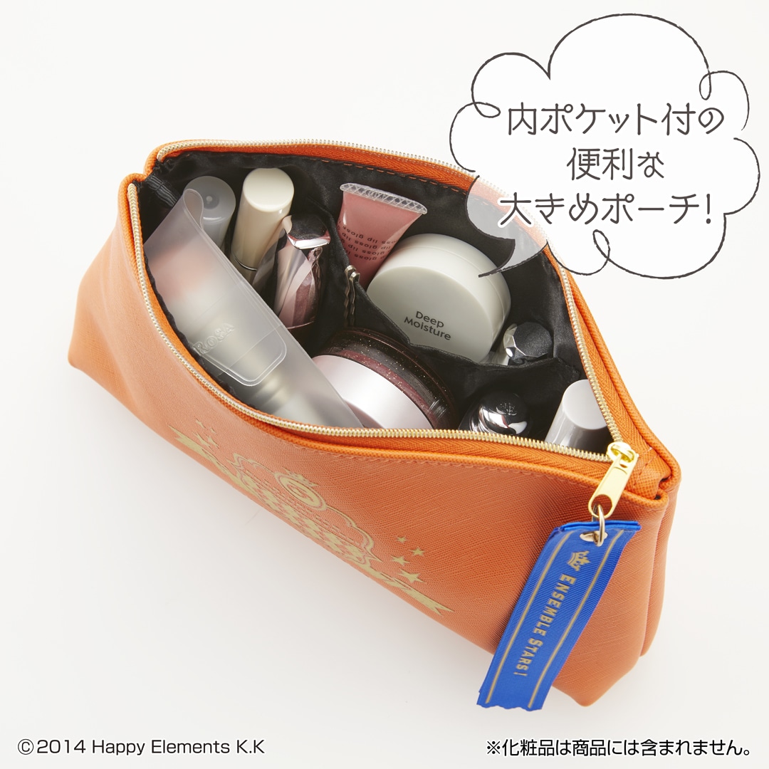 「フェイクレザーポーチ リボンチャーム付き」使用イメージ。