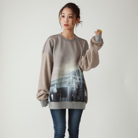 「さよなら杜王町 コラボスウェットシャツ」着用イメージ