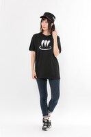 「鬼灯の冷徹」温泉Tシャツの着用イメージ。