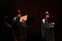 左から島袋美由利、市ノ瀬加那。