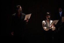 左から大塚明夫、上坂すみれ。