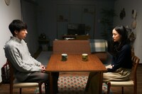 映画「ロマンスドール」の場面カット。