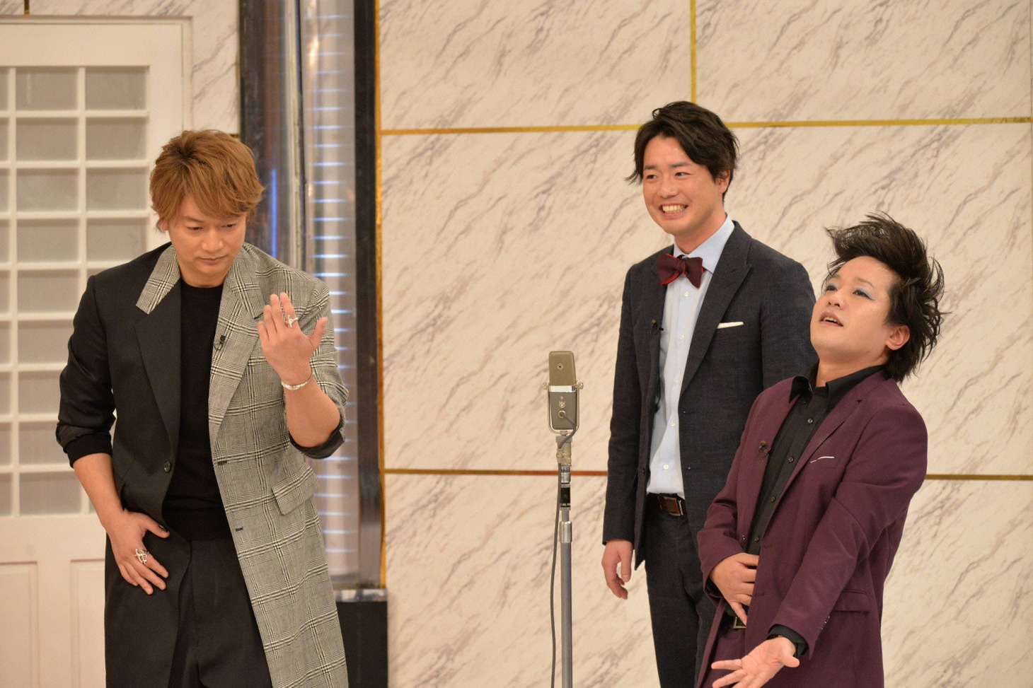 左から香取慎吾、ぺこぱ。 (c)フジテレビ