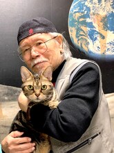 松本零士と愛猫のミーくん。