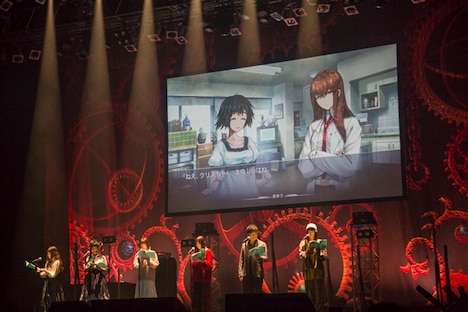 昼公演のボイスドラマの様子。左から後藤沙緒里、桃井はるこ、花澤香菜、今井麻美、関智一、小林ゆう。