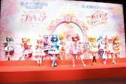 エンディングダンスを披露するプリキュア。