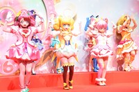 エンディングダンスを披露するプリキュア。