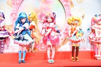 エンディングダンスを披露するプリキュア。