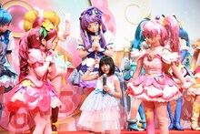 稲垣来泉（中央）。