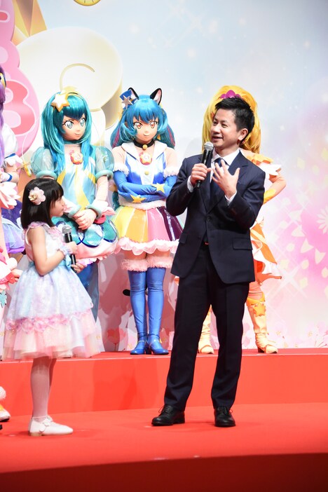 左から稲垣来泉、深澤敏則監督。