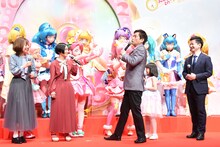 稲垣来泉を守ろうとする平田広明。