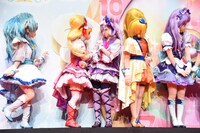 フォトセッションの準備をするプリキュア。