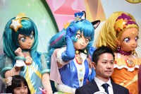 左からキュアミルキー、キュアコスモ、キュアソレイユ。