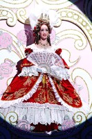 「宝塚歌劇 花組公演『ベルサイユのばら -フェルゼンとマリー・アントワネット編-』」より、花乃まりあ演じるマリー・アントワネット。(c) 宝塚歌劇団