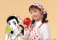 小芝風花扮する小林苺と原作の小林苺のイラスト。原作「美食探偵－明智五郎－」東村アキコ（集英社「ココハナ」連載） (c)東村アキコ／集英社