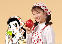 小芝風花扮する小林苺と原作の小林苺のイラスト。原作「美食探偵－明智五郎－」東村アキコ（集英社「ココハナ」連載） (c)東村アキコ／集英社