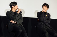 左から下野紘、津田健次郎。