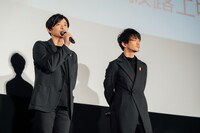 左から下野紘、津田健次郎。