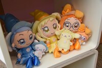 「おジャ魔女どれみ」とサンリオキャラクターコラボのぬいぐるみ。